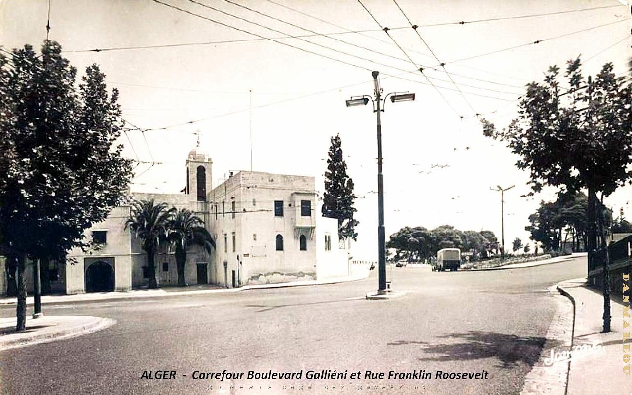 Alger - Carrefour Boulevard Gallieni et Rue Franklin Roosevelt.jpg
